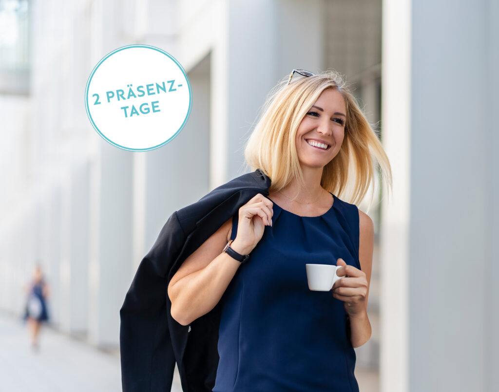 Portrait of smiling blond businesswoman with coffee to go wearing blue summer dress 2 Präsenztage