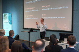 KI Konferenz - Albert Ortig in seiner Keynote zu NXAI