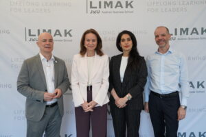 Gruppenfoto der Speaker Harald Leitenmüller, Patricia Neumann, Soheyla Mirshahi und Albert Ortig