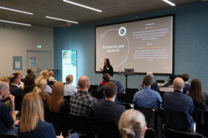 KI Konferenz - Monika Fuchs in ihrem AI Insight Workshop zu KI in Leadership und HR