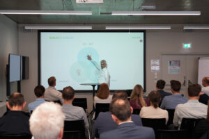 KI Konferenz - Thomas Linde in seinem AI Insight Workshop zu KI-Projekten der KEBA