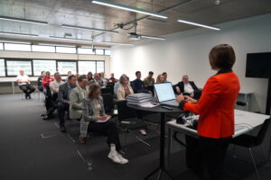 KI Konferenz - Livia Rainsberger in ihrem AI Insight Workshop zu KI im Vertrieb