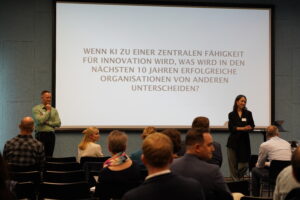 KI Konferenz - Alexander Brendel-Schauberger und Kristiana Roth in ihrem AI Insight Workshop zu KI im Innovationsmanagement