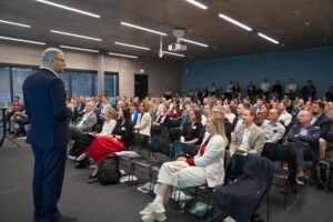 KI Konferenz - George Wallner in seiner Keynote zum KI-Einsatz bei der Post AG